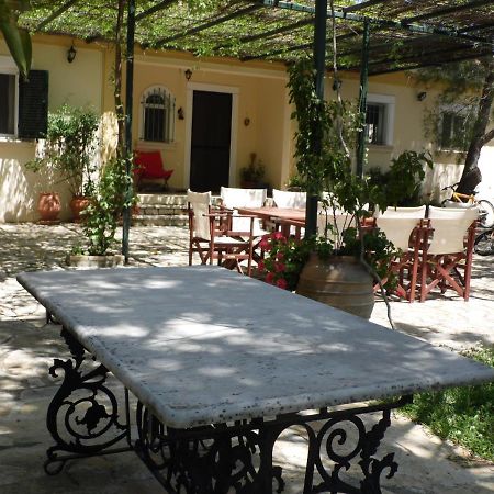 Theni Olive Grove Villa Kato Yerakarion Extérieur photo