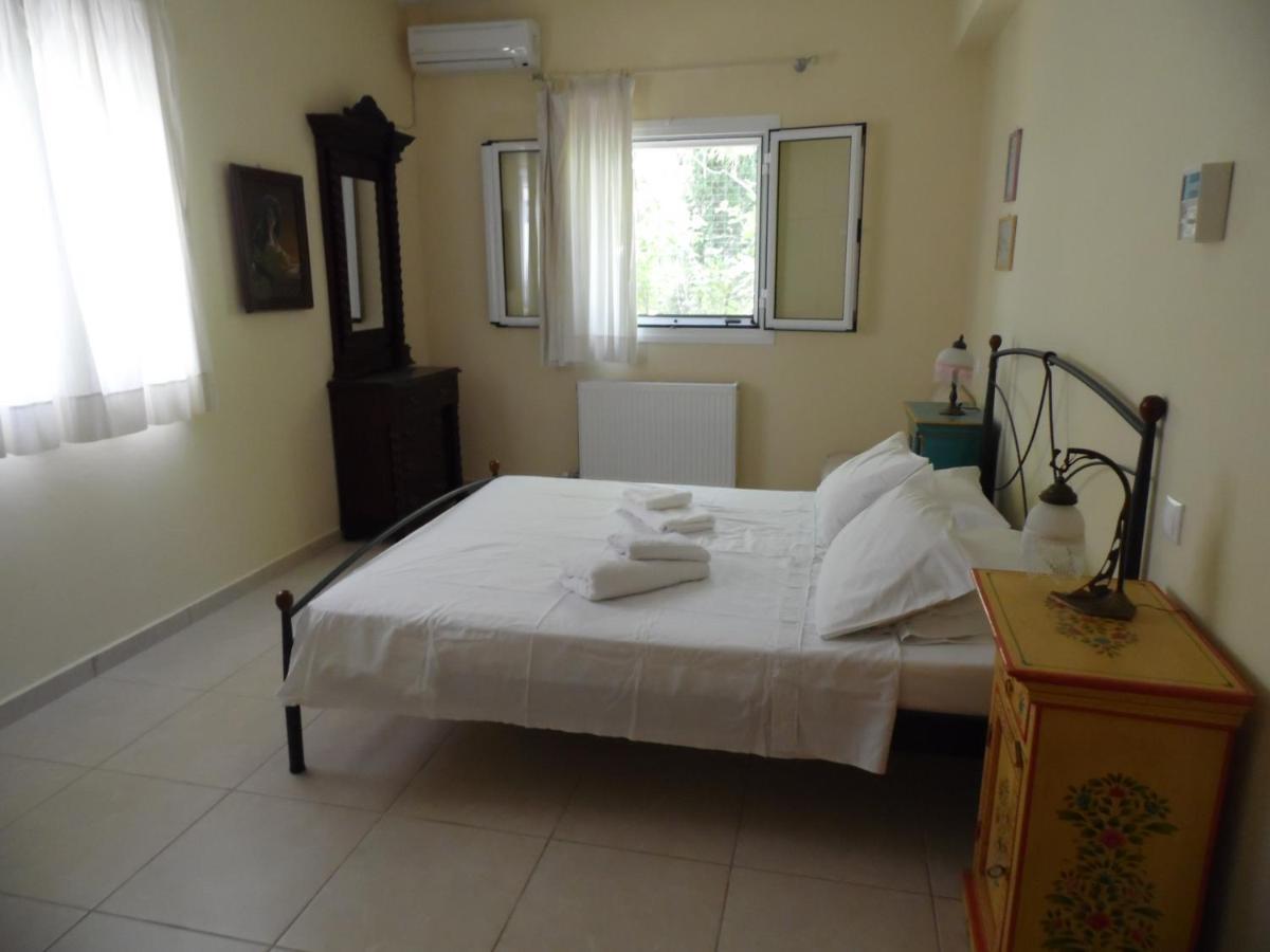 Theni Olive Grove Villa Kato Yerakarion Extérieur photo
