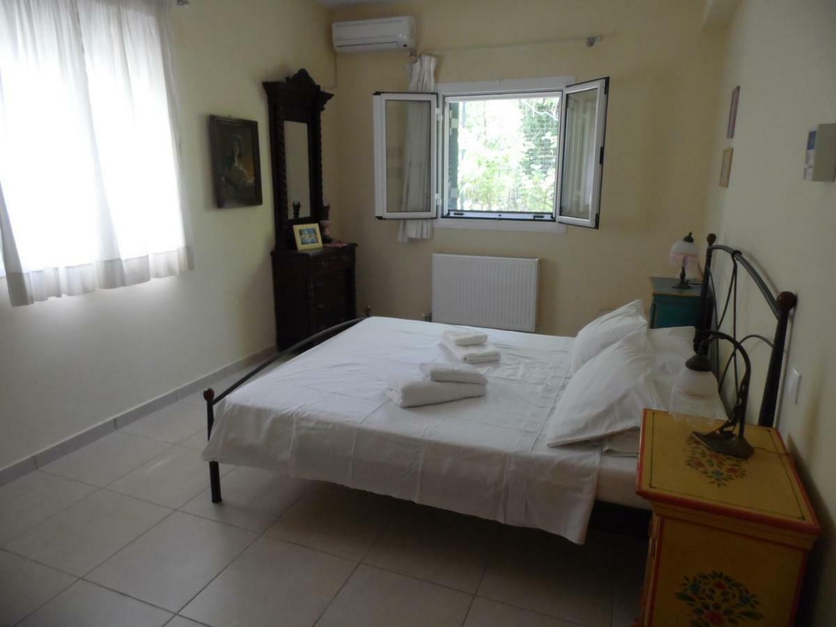 Theni Olive Grove Villa Kato Yerakarion Extérieur photo