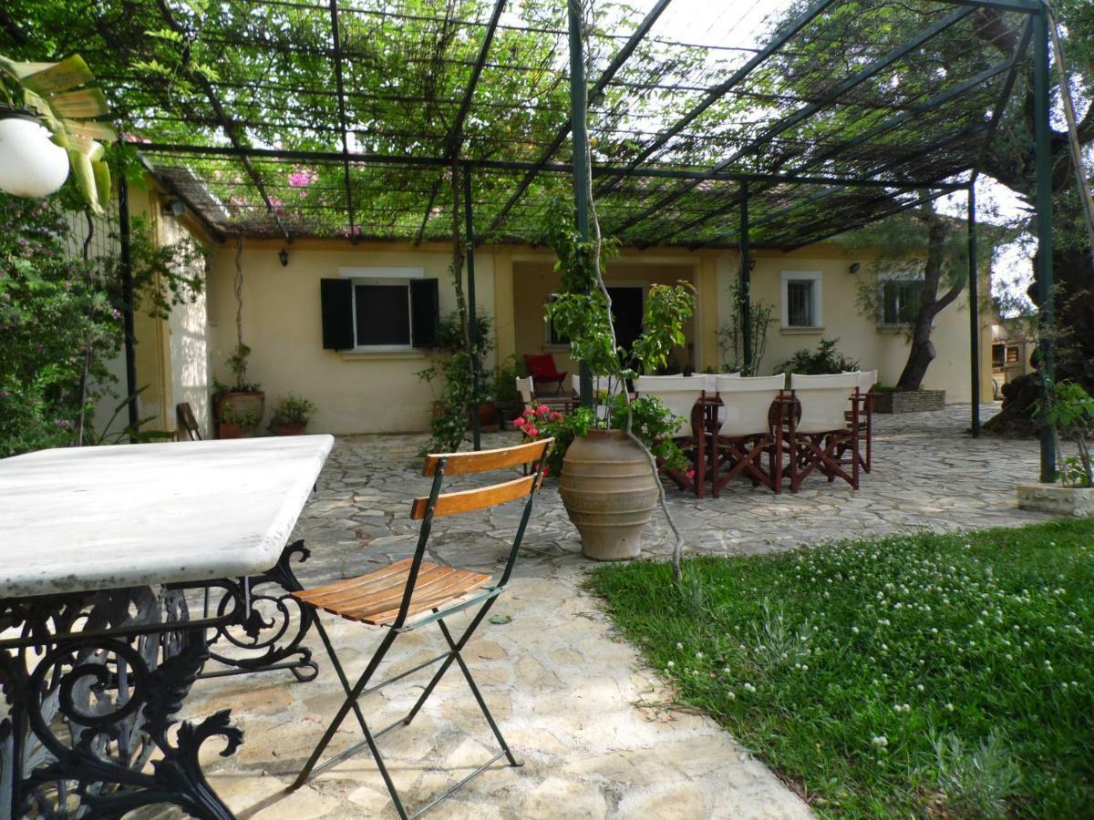 Theni Olive Grove Villa Kato Yerakarion Extérieur photo