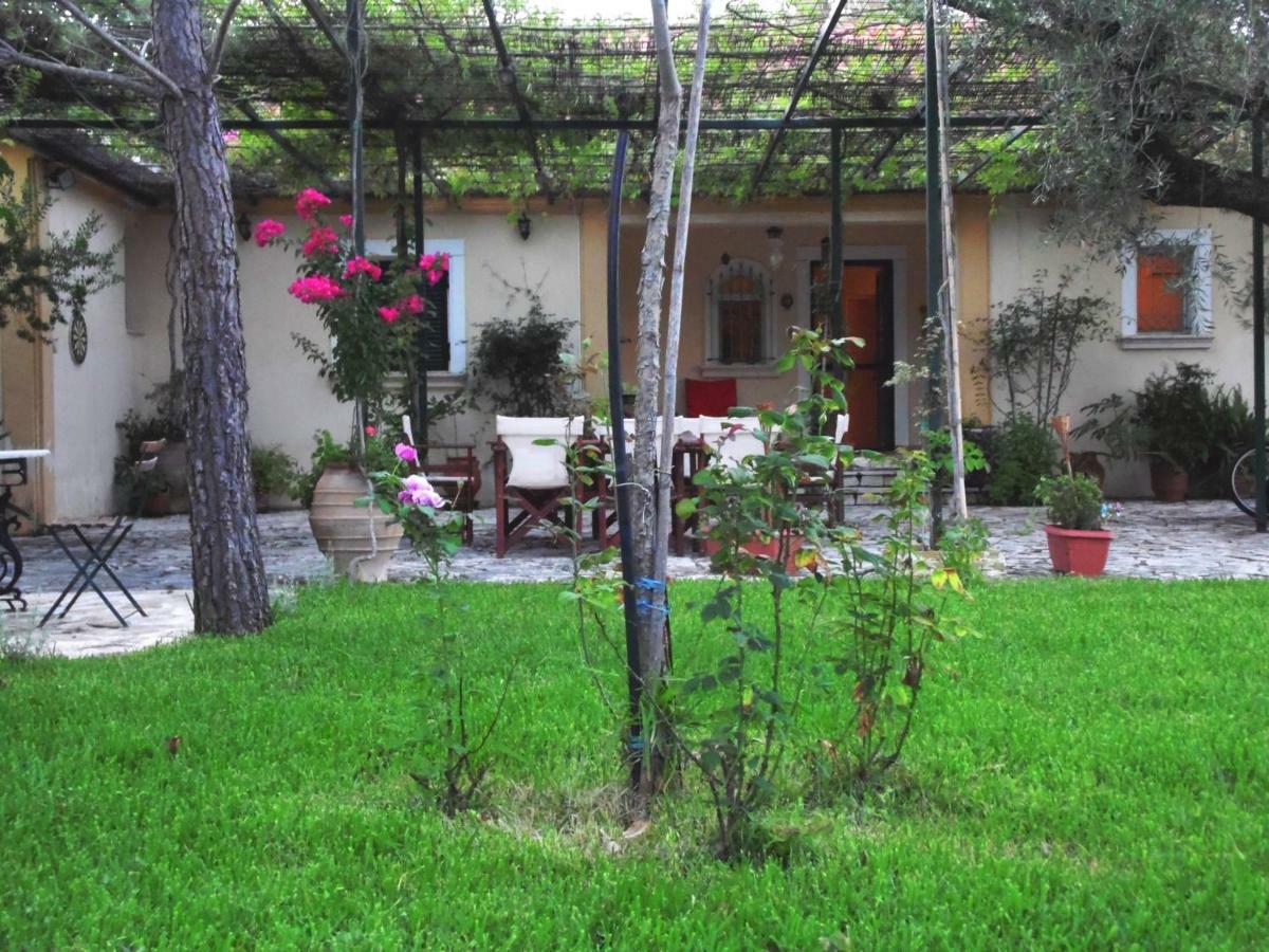 Theni Olive Grove Villa Kato Yerakarion Extérieur photo