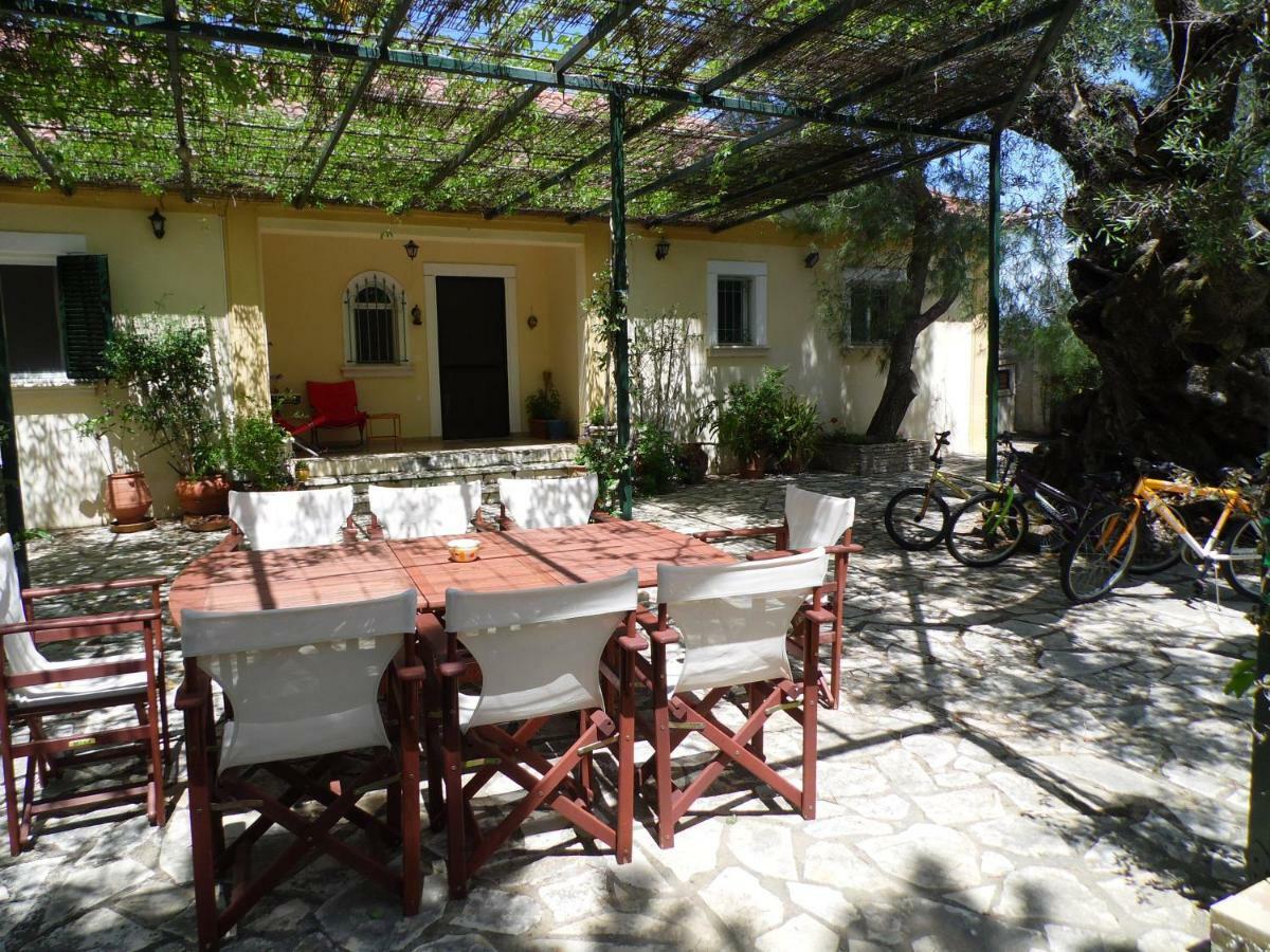Theni Olive Grove Villa Kato Yerakarion Extérieur photo