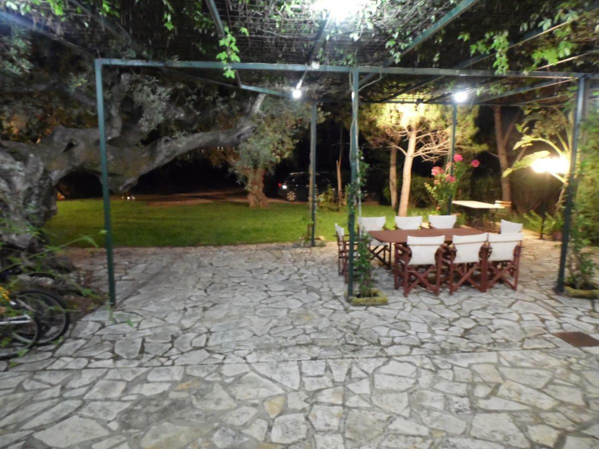 Theni Olive Grove Villa Kato Yerakarion Extérieur photo